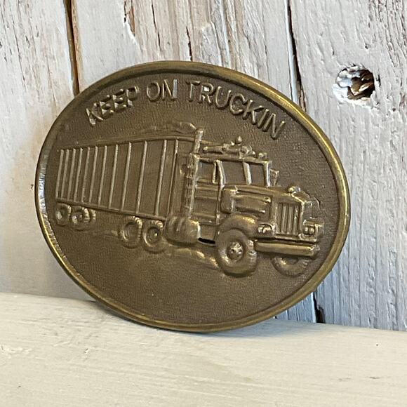 Vintage Keep On Truckin Belt Buckle Tractor Trailer Semi Transportation - Picture 3 of 5